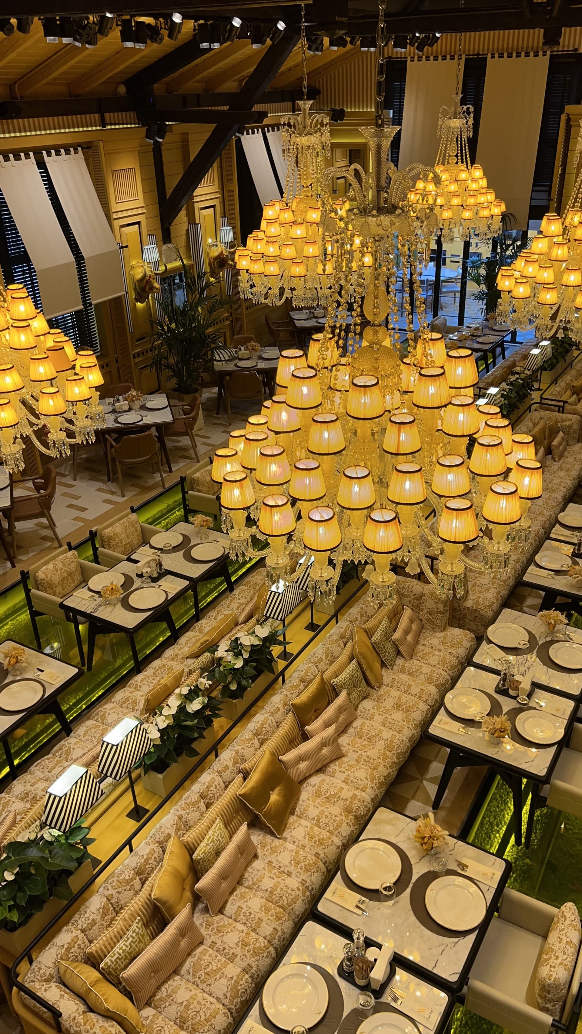 Mahsun Yeşilköy restoran atmosferi